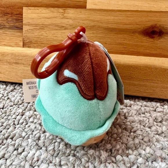 NWT 🥀 3" Maya the Mint Chocolate Chip Ice Cream Squishmallow Clip - Picture 3 of 8
